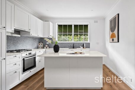 1/8 Lithgow Street Glen Iris