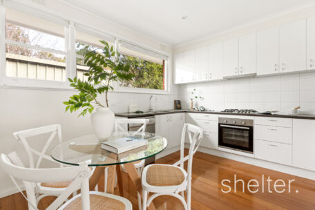 2/18 Yeovil Road Glen Iris