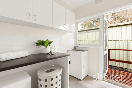 2/18 Yeovil Road Glen Iris