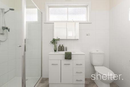 2/18 Yeovil Road Glen Iris