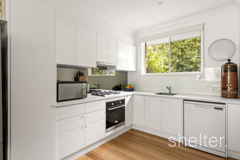 2/23 Gardiner Parade Glen Iris