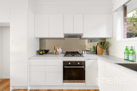 2/23 Gardiner Parade Glen Iris