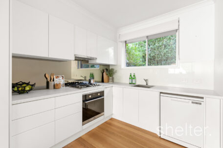 2/23 Gardiner Parade Glen Iris