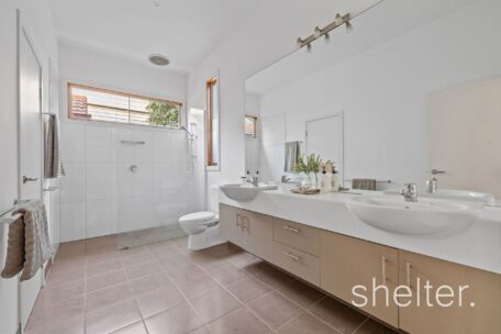 8 Francis Crescent Glen Iris